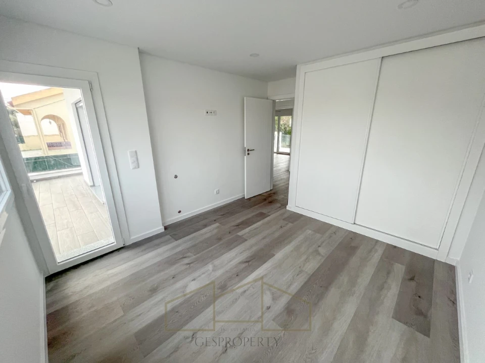 Moradia T4 para Venda em Charneca de Caparica e Sobreda Foto 15