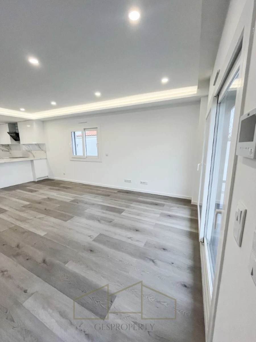 Moradia T4 para Venda em Charneca de Caparica e Sobreda Foto 3