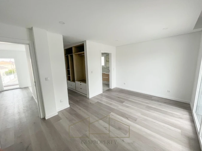 Moradia T4 para Venda em Charneca de Caparica e Sobreda Foto 25