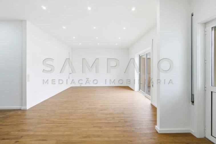 Apartamento T3 para Venda em Aguas Santas Foto 2