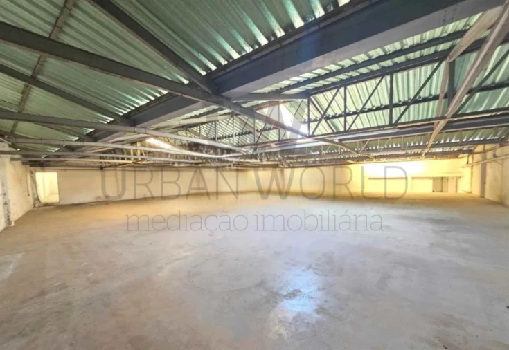 Armazém para Venda em Silvalde