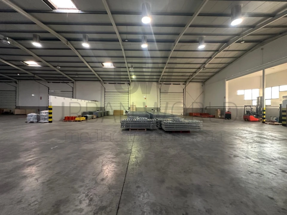 Armazém para Venda em Romeira e Várzea Foto 11