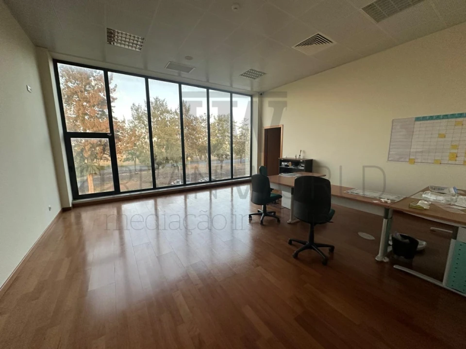 Armazém para Venda em Romeira e Várzea Foto 23