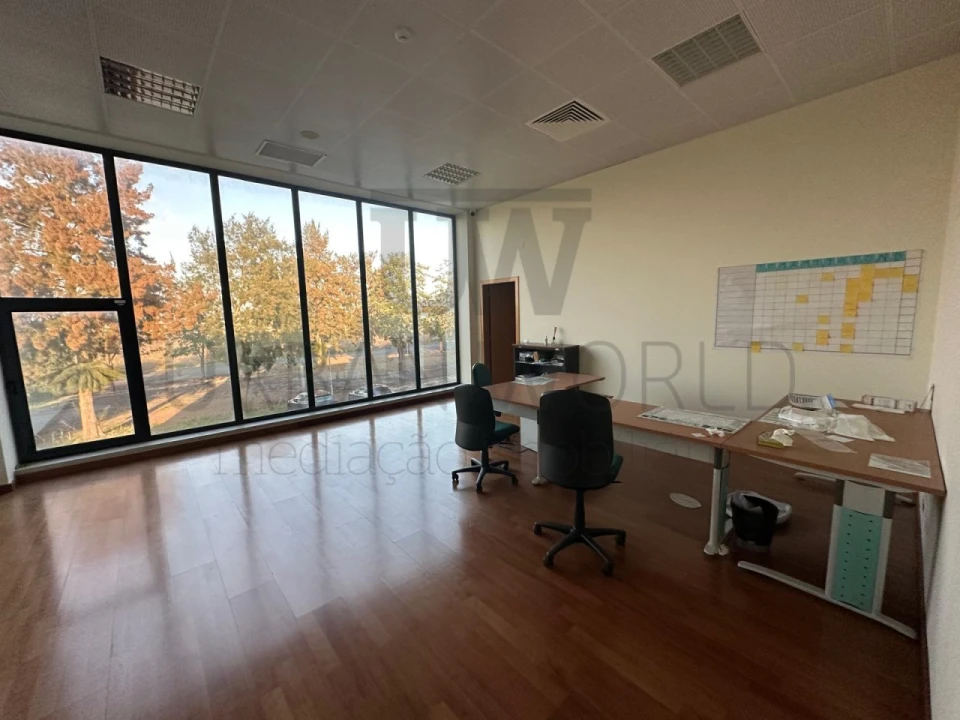 Armazém para Venda em Romeira e Várzea Foto 25