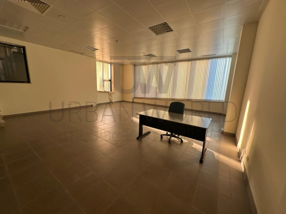 Armazém para Venda em Romeira e Várzea Foto 31