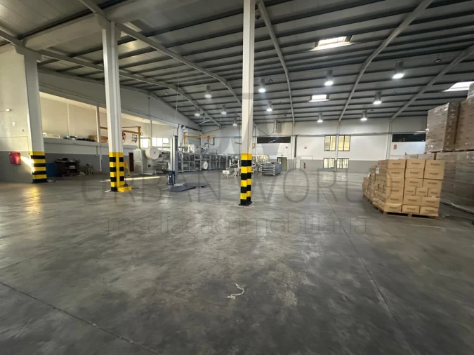 Armazém para Venda em Romeira e Várzea