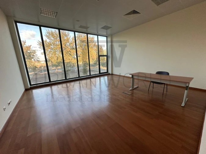 Armazém para Venda em Romeira e Várzea Foto 21