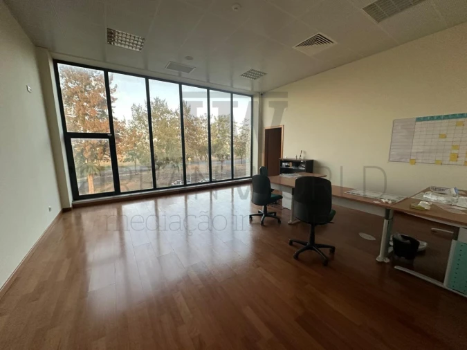 Armazém para Venda em Romeira e Várzea Foto 23