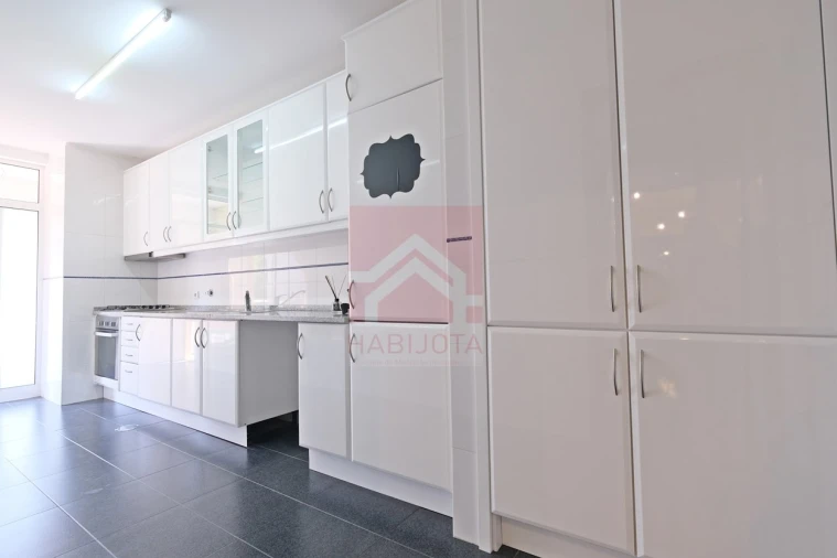 Apartamento T2 para Venda em Rio Tinto Foto 4