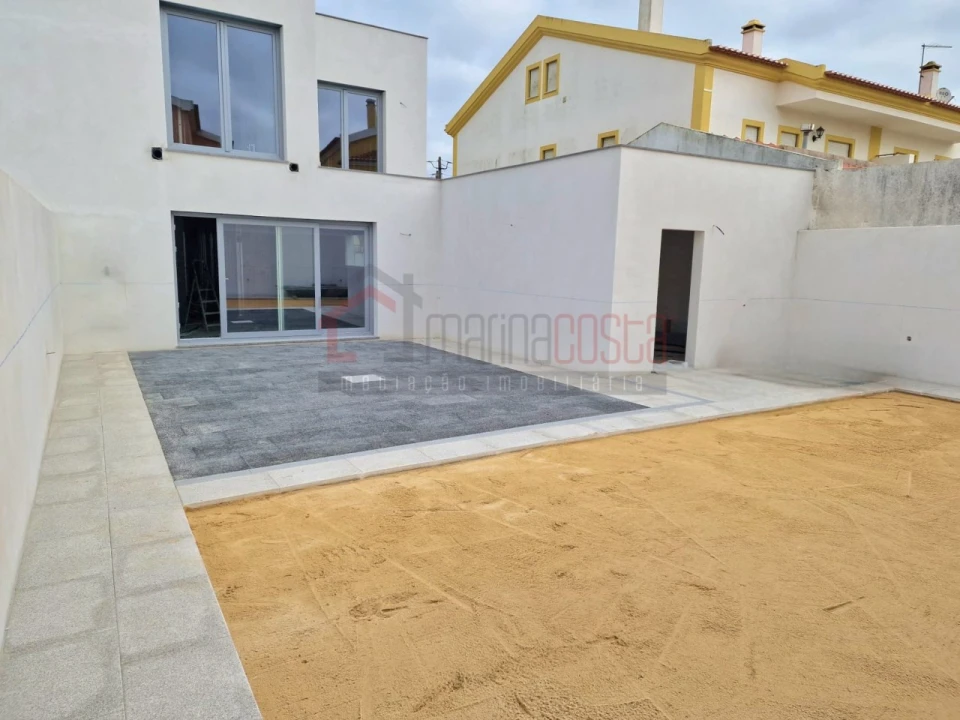 Moradia T4 para Venda em Atouguia da Baleia Foto 5