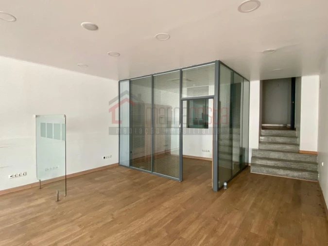 Loja para Arrendamento em Peniche Foto 2