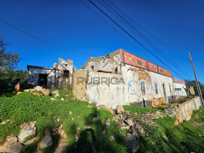 Moradia T5 para Venda em Loule (São Sebastião) Foto 1