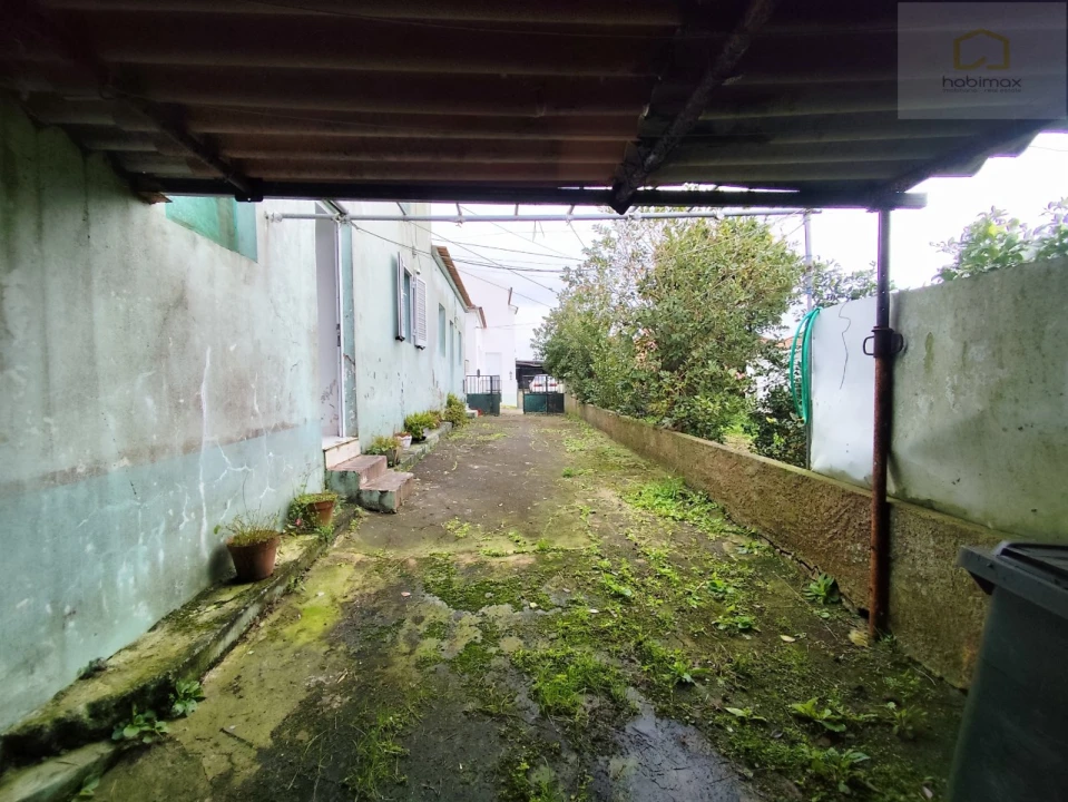 Moradia T3 para Venda em Arrifes Foto 3