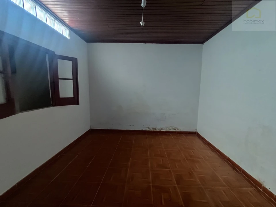 Moradia T3 para Venda em Arrifes Foto 11