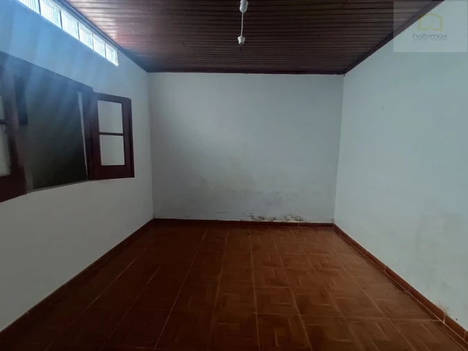 Moradia T3 para Venda em Arrifes Foto 11