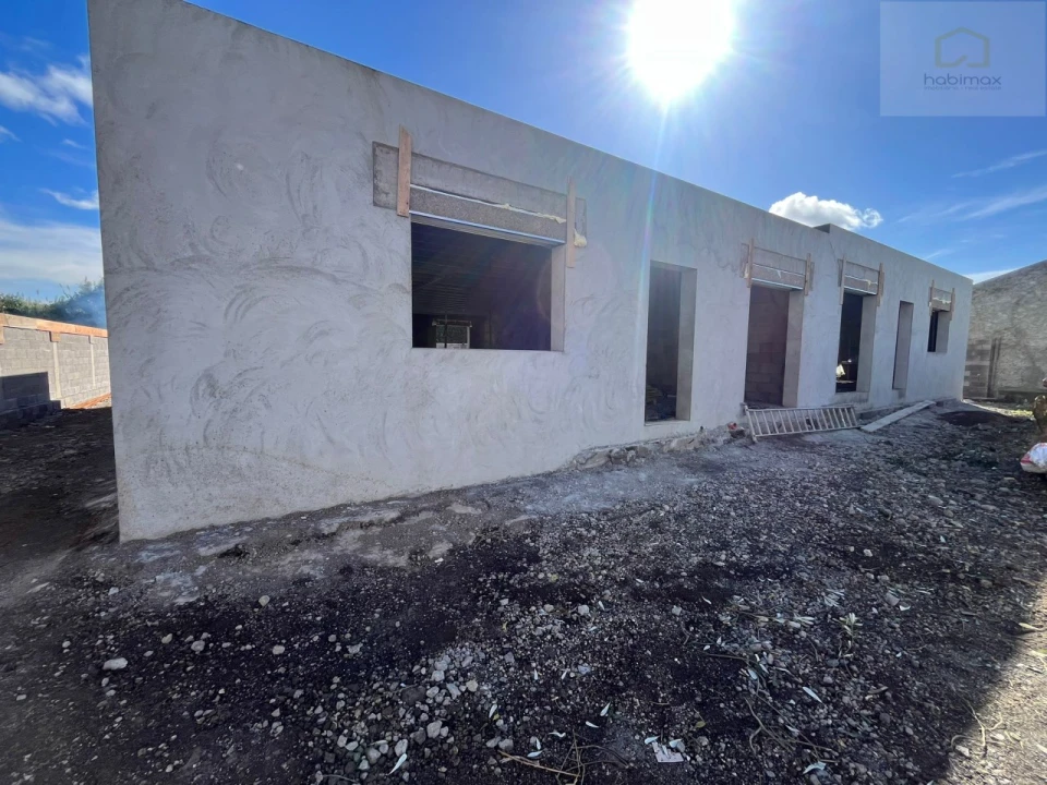 Moradia T3 para Venda em Pico da Pedra Foto 5