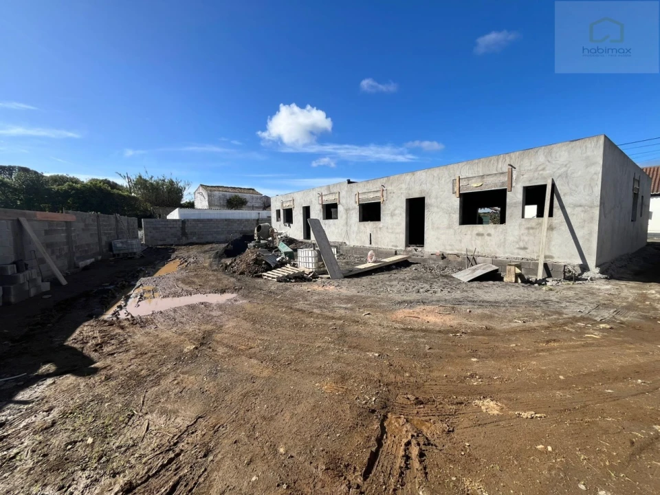 Moradia T3 para Venda em Pico da Pedra Foto 7