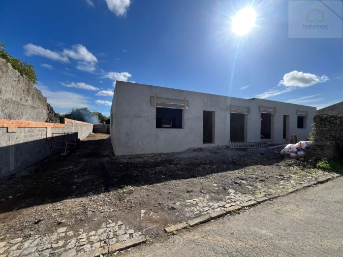 Moradia T3 para Venda em Pico da Pedra