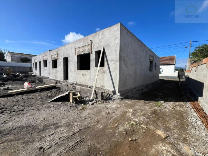 Moradia T3 para Venda em Pico da Pedra Foto 4