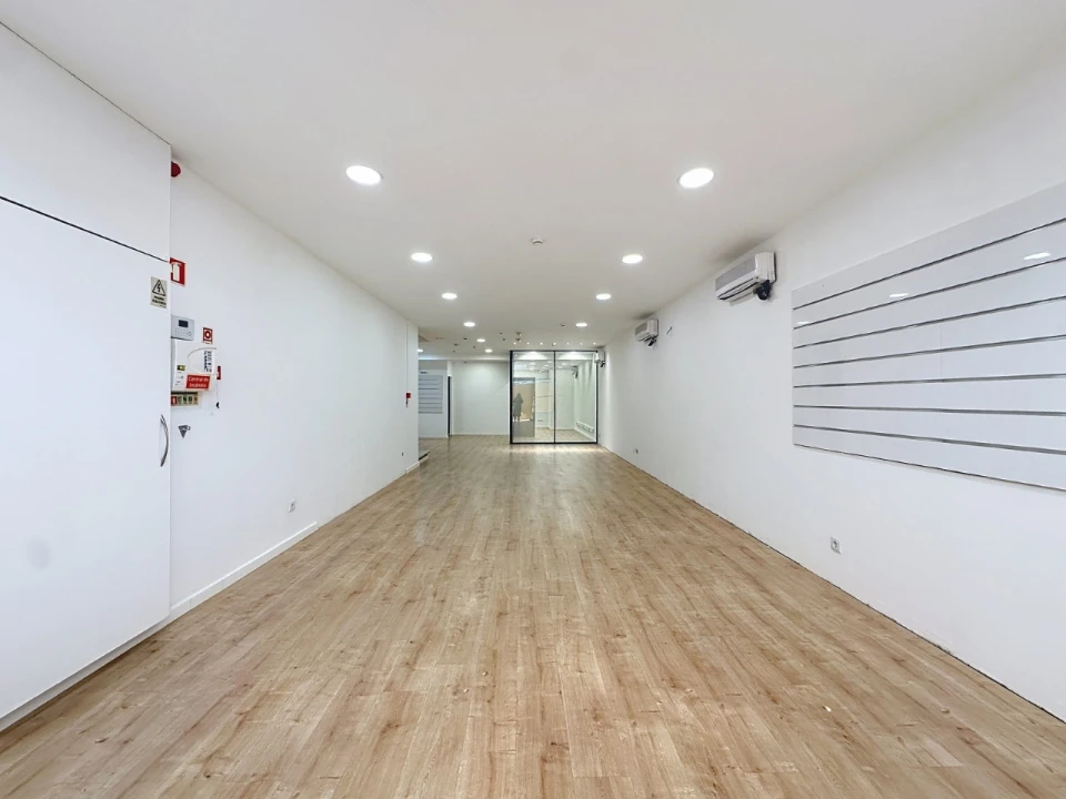 Loja para Arrendamento em Arroios Foto 3