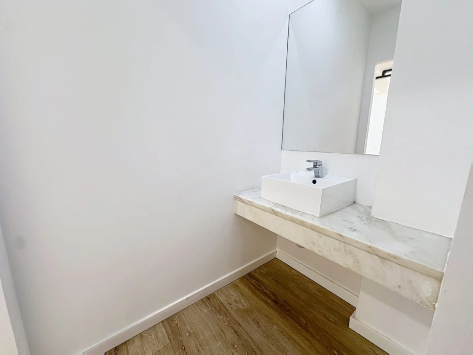 Loja para Arrendamento em Arroios Foto 12