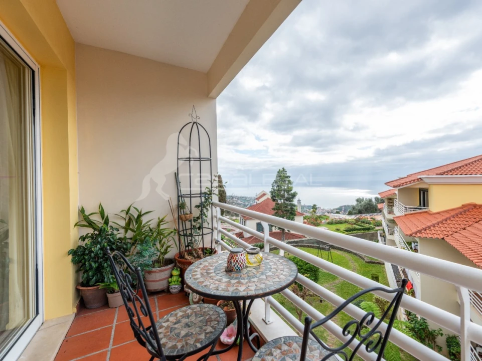 Apartamento T3 para Venda em Estreito de Camara de Lobos Foto 1