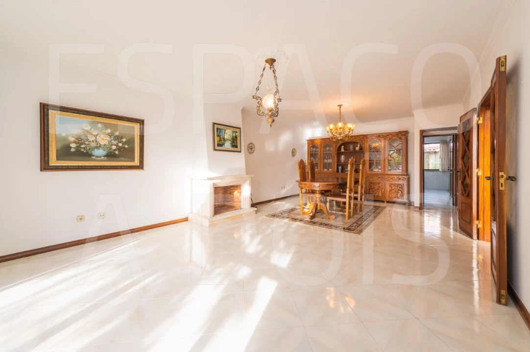 Moradia T5 para Venda em Massamá e Monte Abraão Foto 12