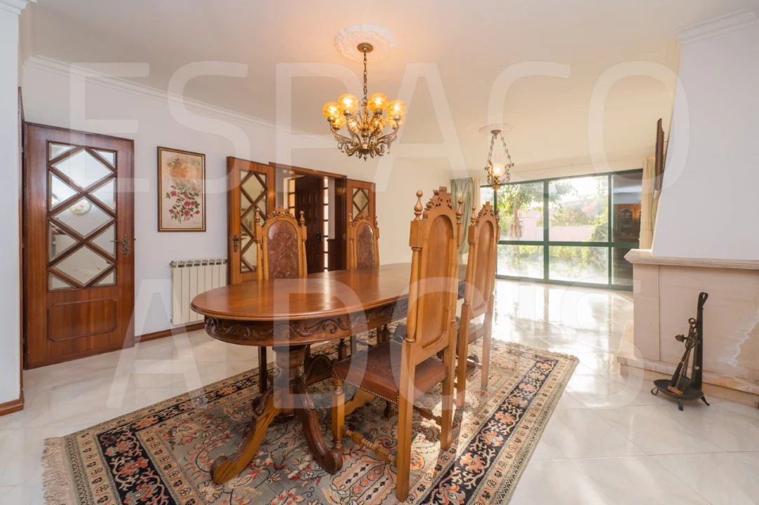 Moradia T5 para Venda em Massamá e Monte Abraão Foto 17