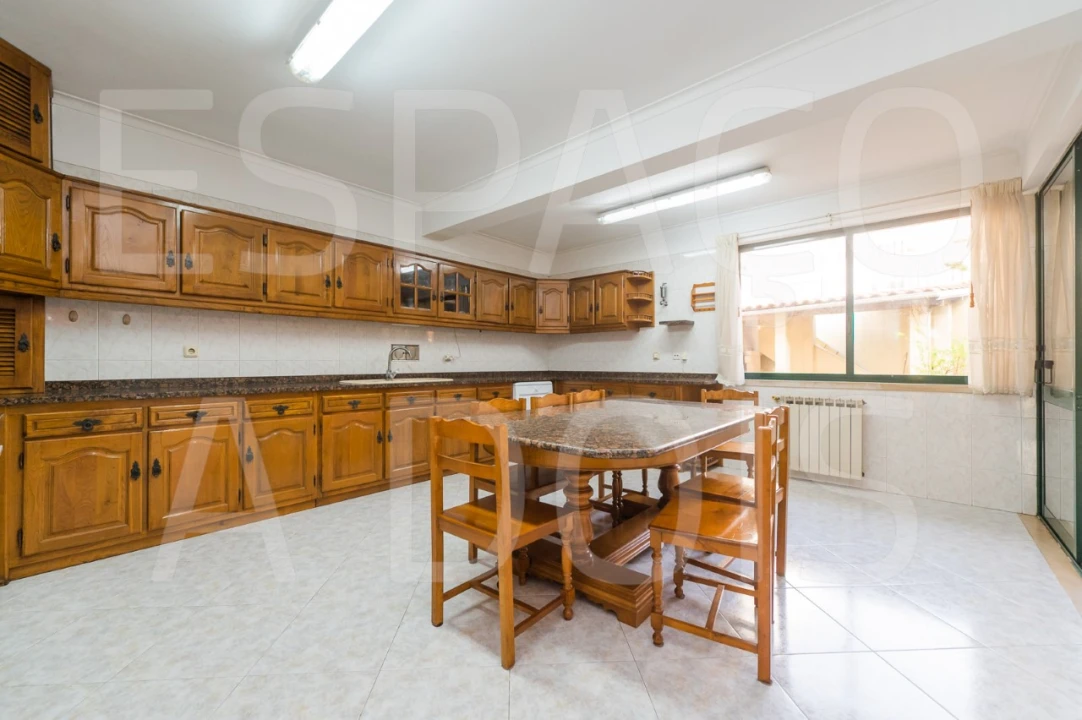 Moradia T5 para Venda em Massamá e Monte Abraão Foto 20