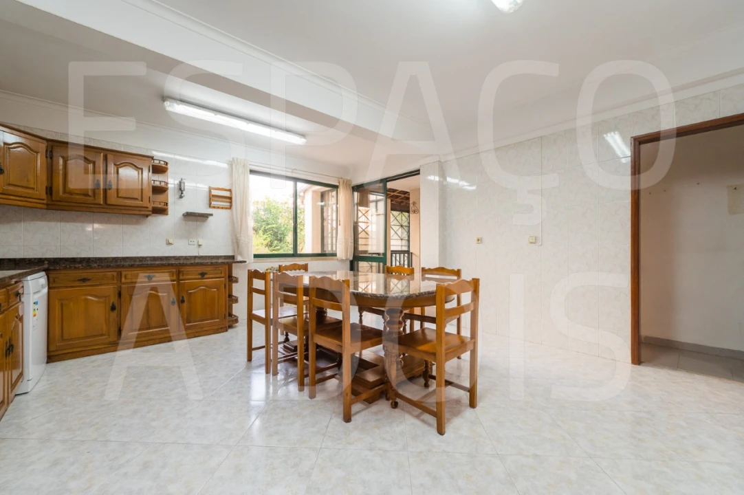 Moradia T5 para Venda em Massamá e Monte Abraão Foto 21