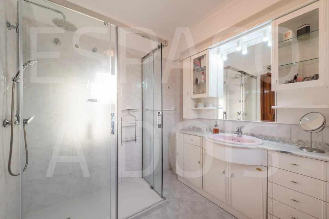 Moradia T5 para Venda em Massamá e Monte Abraão Foto 54