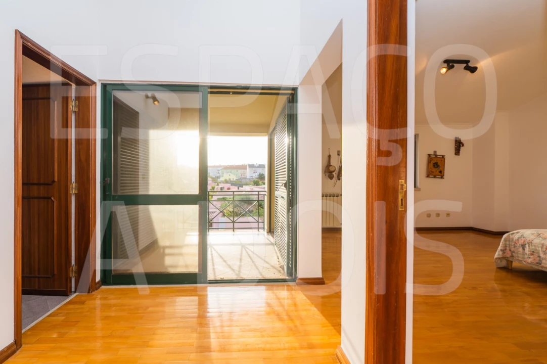 Moradia T5 para Venda em Massamá e Monte Abraão Foto 76