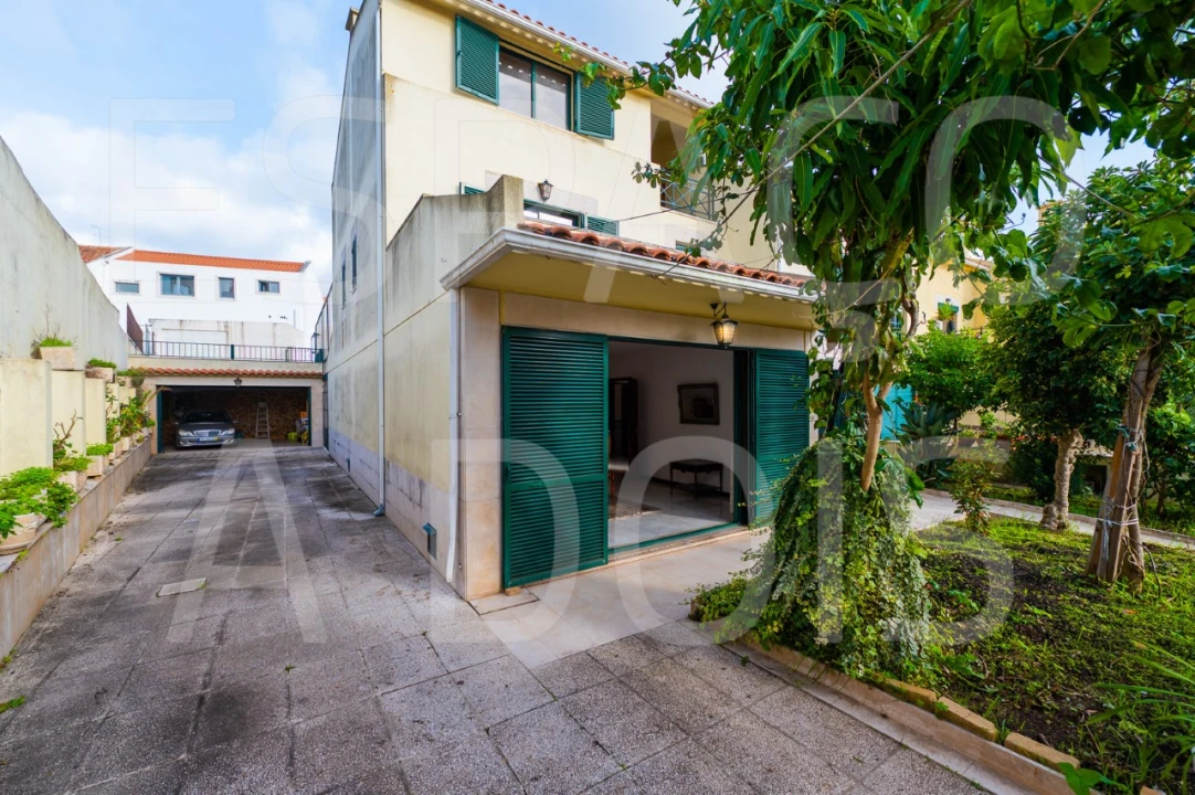 Moradia T5 para Venda em Massamá e Monte Abraão Foto 105