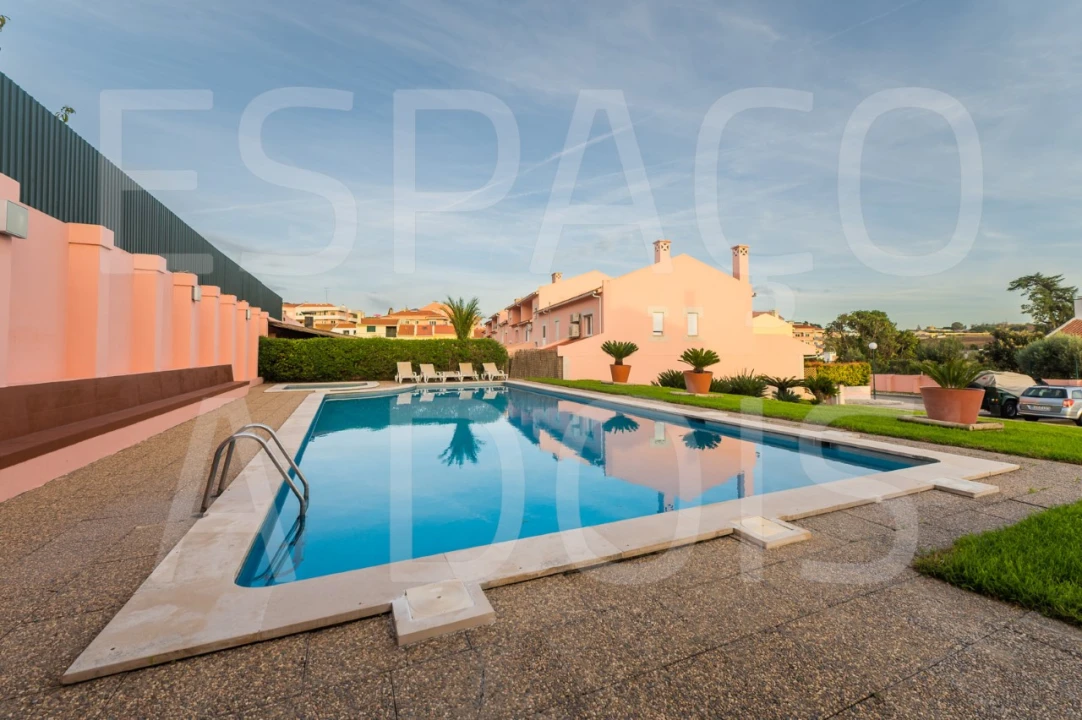 Moradia T5 para Venda em Massamá e Monte Abraão Foto 112