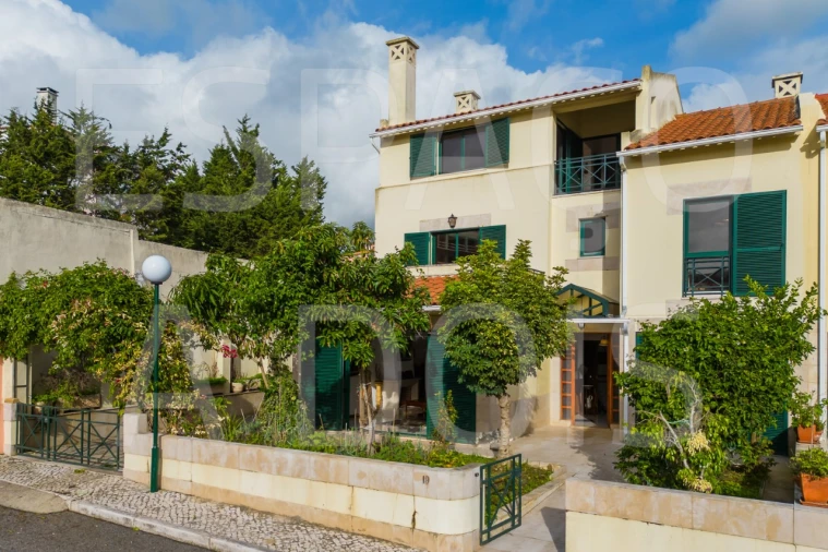 Moradia T5 para Venda em Massamá e Monte Abraão Foto 4