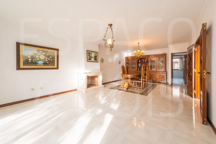 Moradia T5 para Venda em Massamá e Monte Abraão Foto 12