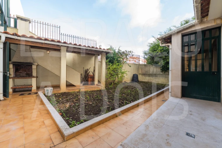 Moradia T5 para Venda em Massamá e Monte Abraão Foto 27