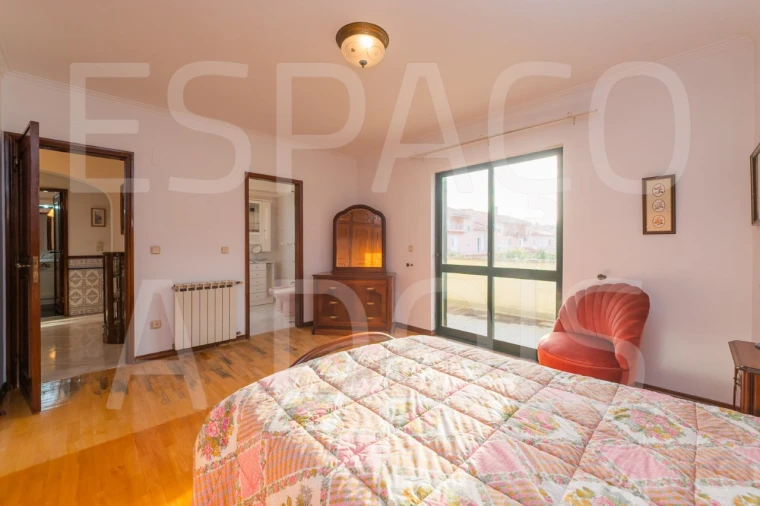 Moradia T5 para Venda em Massamá e Monte Abraão Foto 52