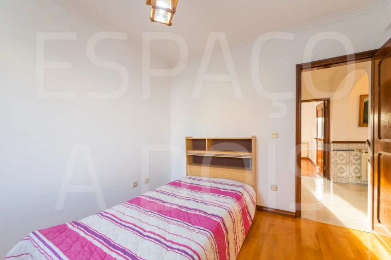 Moradia T5 para Venda em Massamá e Monte Abraão Foto 71