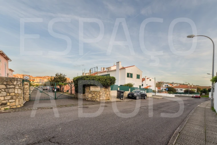 Moradia T5 para Venda em Massamá e Monte Abraão Foto 118