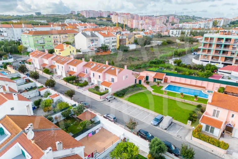 Moradia T5 para Venda em Massamá e Monte Abraão Foto 122