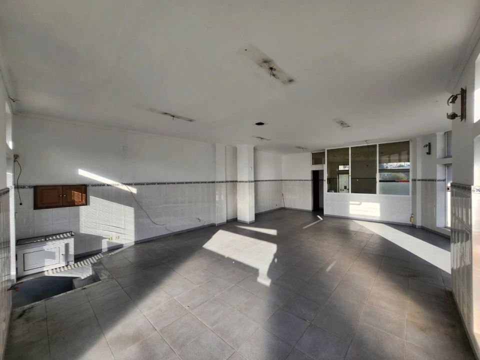 Loja para Venda em Mafamude e Vilar do Paraíso Foto 2