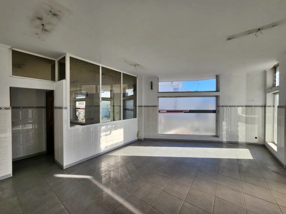 Loja para Venda em Mafamude e Vilar do Paraíso Foto 3