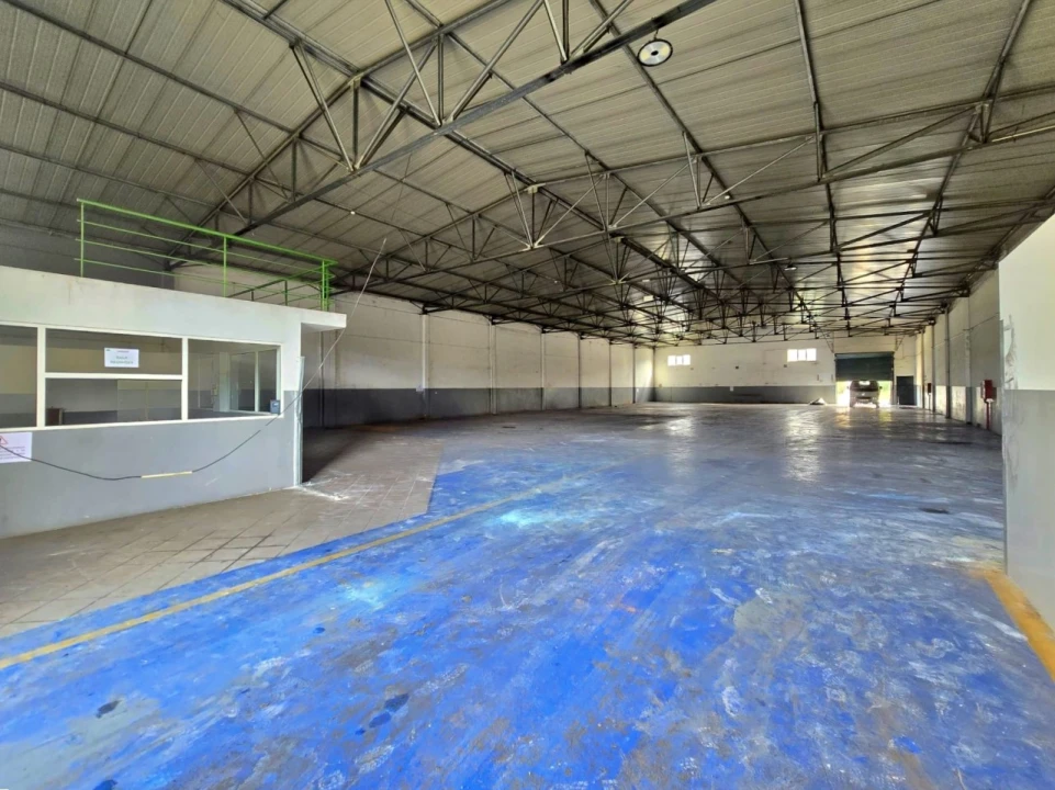 Armazém para Arrendamento em Cidade da Maia Foto 1