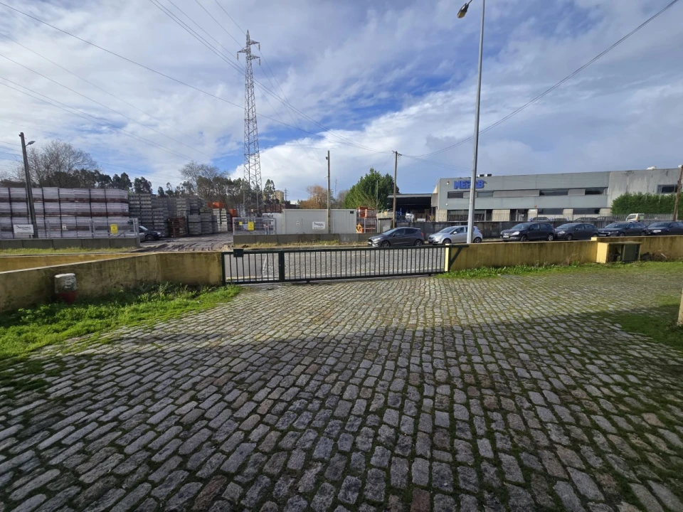 Armazém para Arrendamento em Cidade da Maia Foto 8
