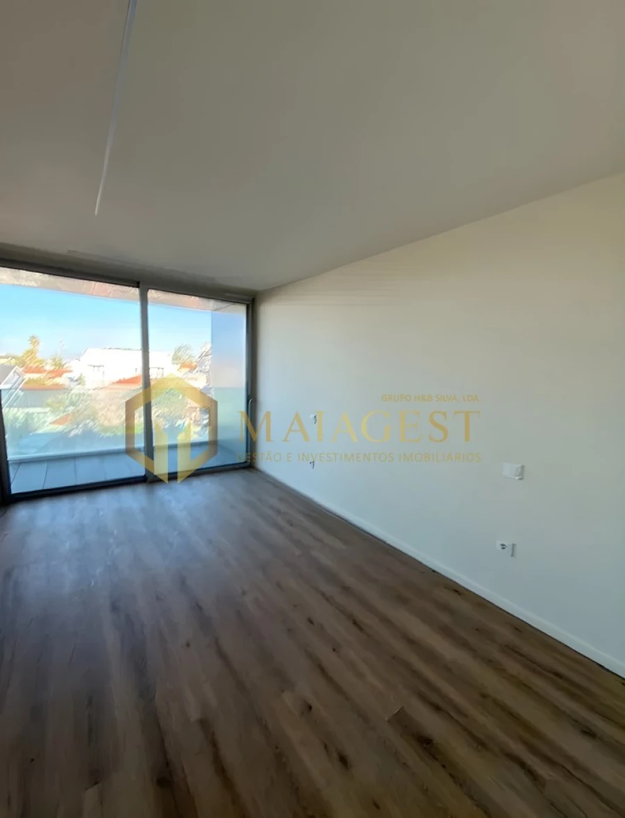 Apartamento T1 para Arrendamento em Madalena Foto 7