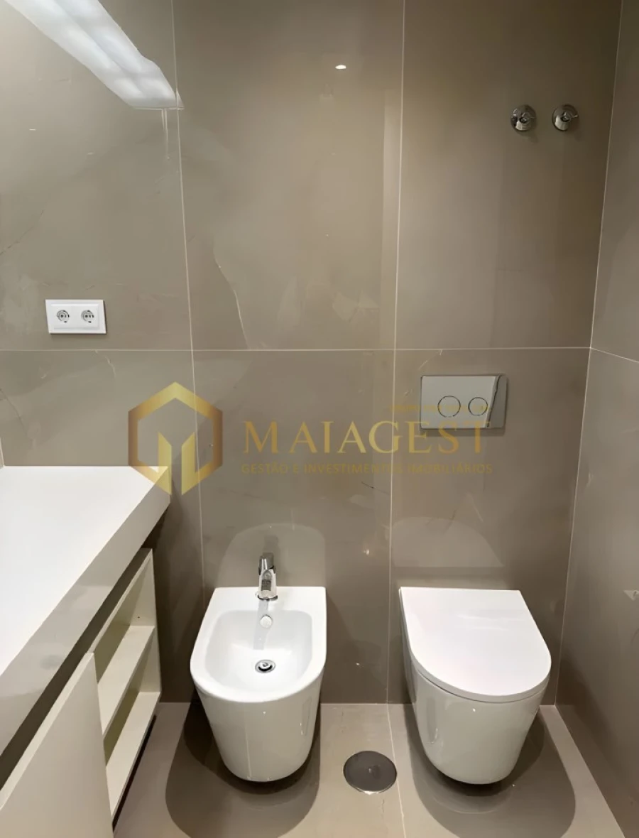 Apartamento T1 para Arrendamento em Madalena Foto 8