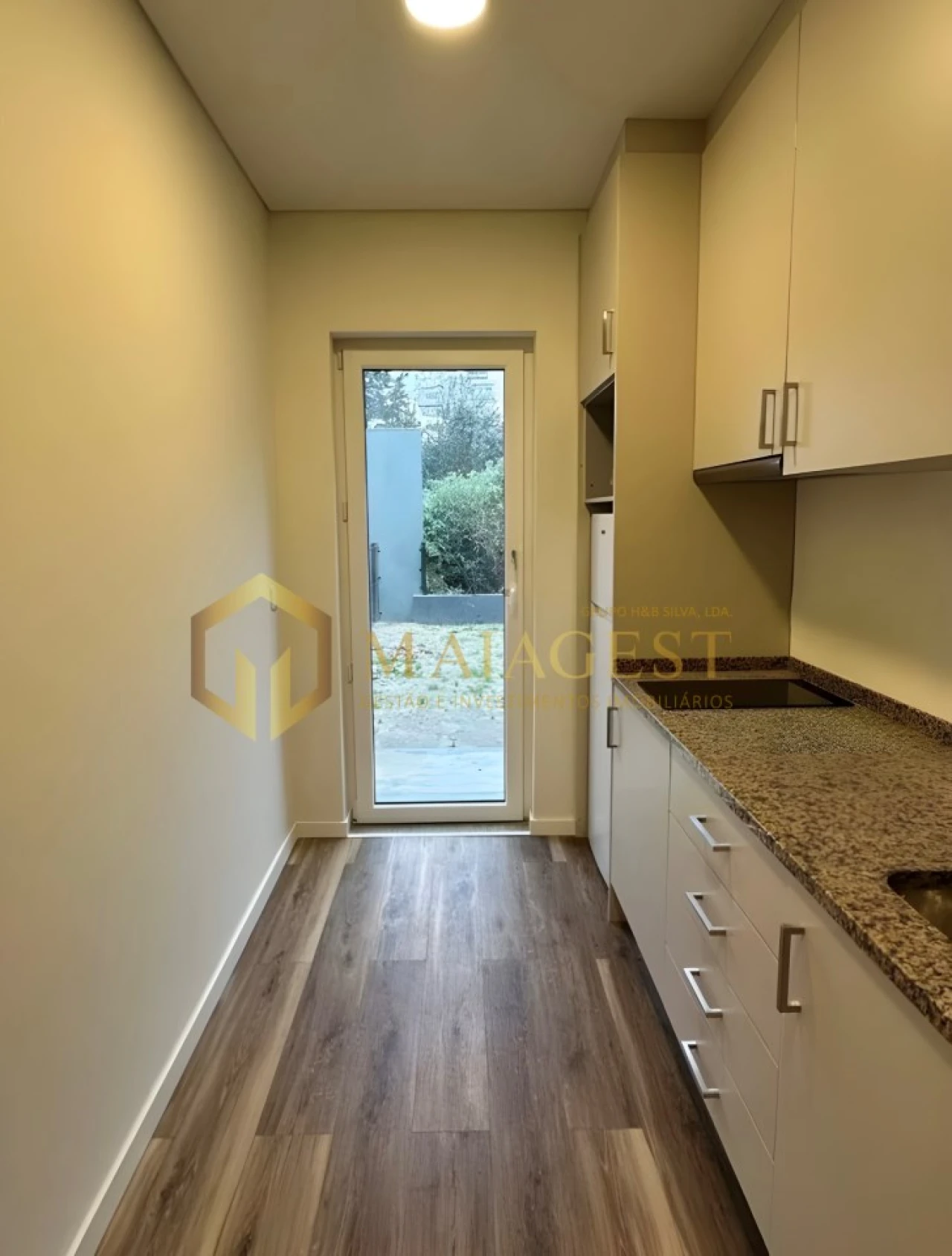 Apartamento T1 para Arrendamento em Bonfim Foto 7