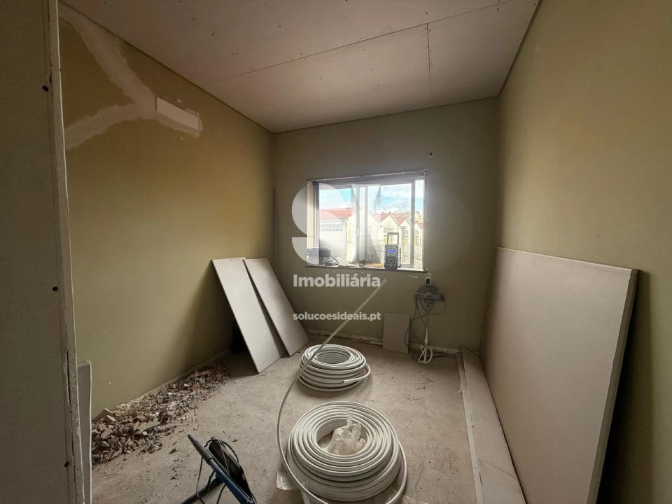 Apartamento T2 para Venda em Abraveses Foto 4