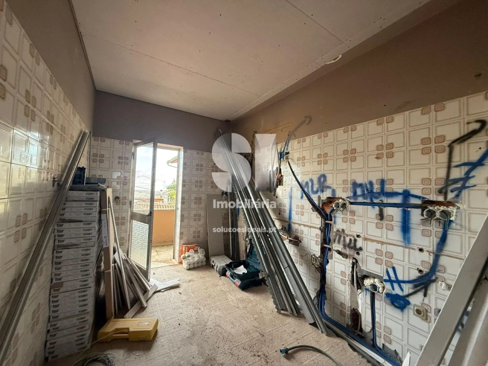 Apartamento T2 para Venda em Abraveses Foto 7